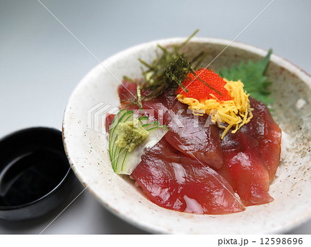 まぐろ丼 12598696