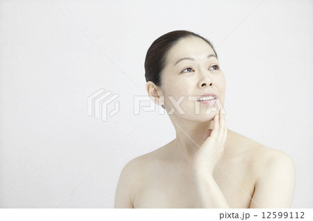 ４０代女性自然光ナチュラルビューティー 12599112