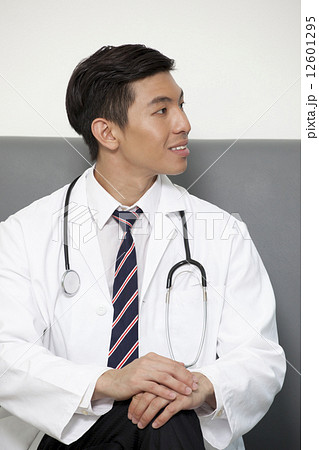 Portrait of chinese male doctor Portrait of chinese male doctor 12601295