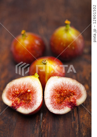 fresh figs over old wood 12601502