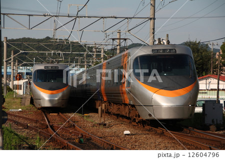 予讃線を行く特急しおかぜ+特急いしづち（8000系電車：岡山・高松⇔松山） 12604796