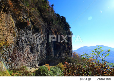 戸隠山の絶壁 12608466