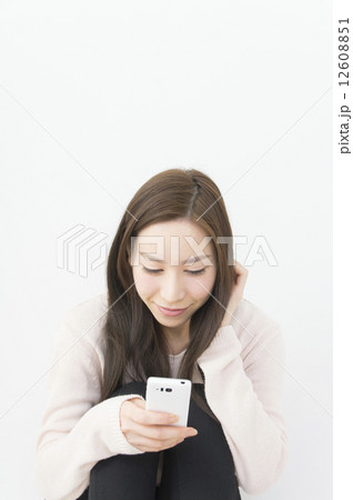 SNSにハマる 12608851