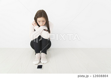 連絡が来ない　孤独　連絡待ち 12608864