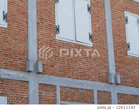 富岡製糸場の繭倉庫の煉瓦の外壁(群馬県富岡市） 12611192