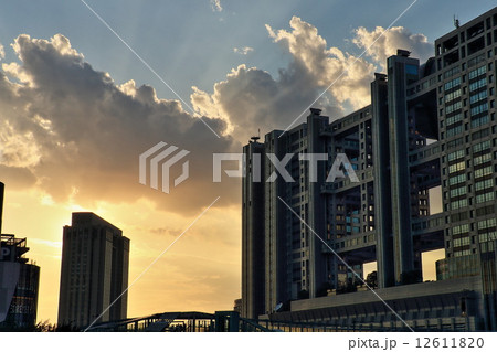 夕陽とフジテレビビル 夕陽とフジテレビビル 12611820
