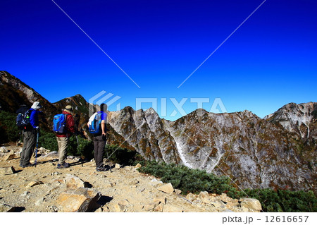 秋晴れの空と不帰ノ剣の写真素材