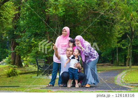 Asian family Asian family 12618316