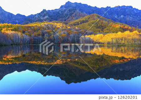 戸隠鏡池の紅葉 12620201