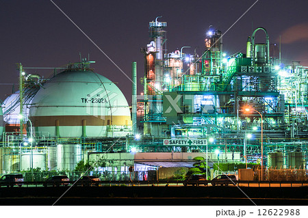 四日市コンビナートの工場夜景 四日市コンビナートの工場夜景 12622988