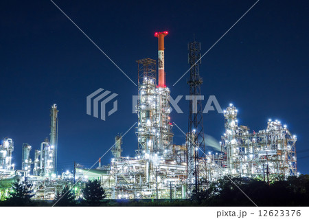 四日市コンビナートの工場夜景 12623376