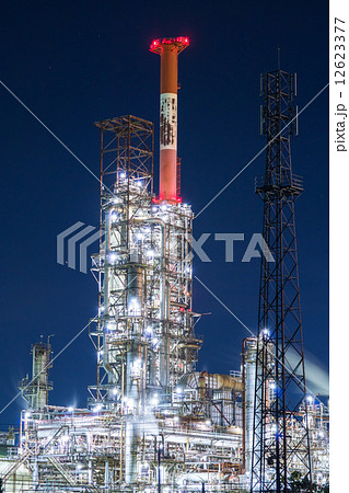 四日市コンビナートの工場夜景 四日市コンビナートの工場夜景 12623377