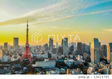 夕暮れ時の東京タワー 夕暮れ時の東京タワー 12623795