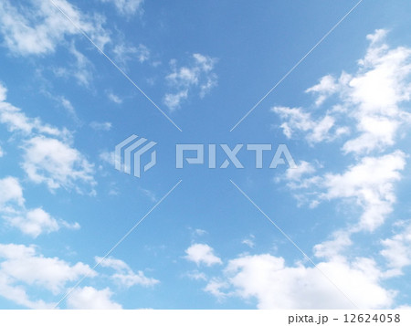 青空と白い雲1 12624058