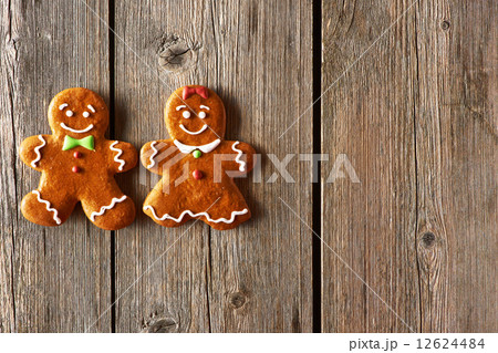 Christmas homemade gingerbread couple cookies Christmas homemade gingerbread couple cookies 12624484