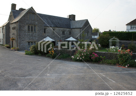 石造りのホテル 12625652