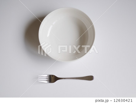 皿とフォーク 12630421