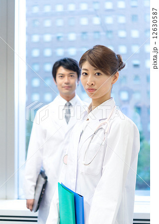 医師と看護師 医師と看護師 12630587