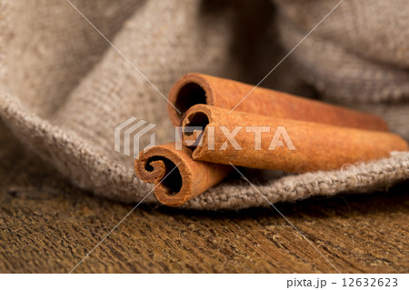 cinnamon sticks 12632623