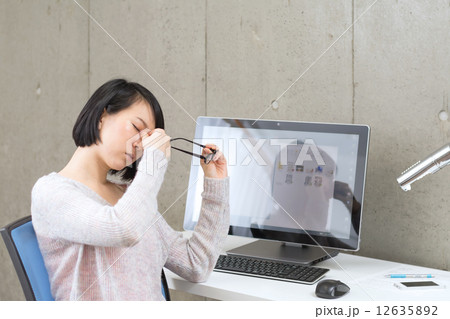 眼精疲労 12635892
