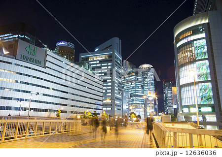 大阪駅前夜景 12636036