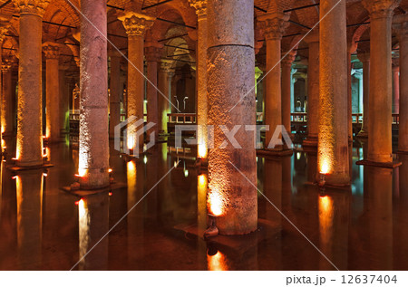 Underground water Basilica Cistern - Istanbul 12637404