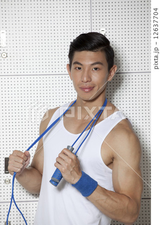 Fit Asian man with skip rope Fit Asian man with skip rope 12637704