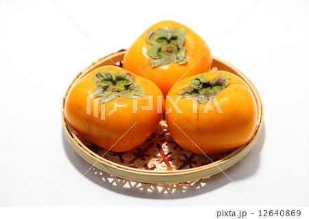 カゴにのった柿 カゴにのった柿 12640869