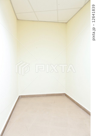 empty room empty room 12641839