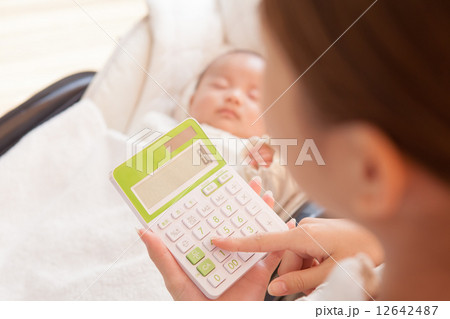 生後2ヶ月　赤ちゃん 12642487