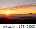 ご来光と富士山 12642683