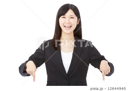 指差すビジネスウーマン 指差すビジネスウーマン 12644940