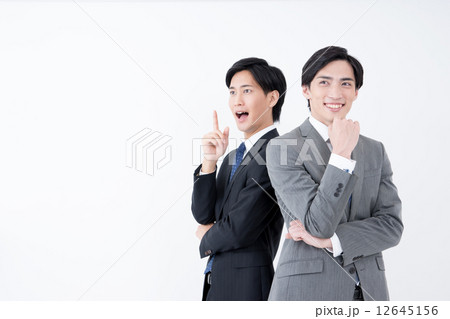 若いビジネスマン 若いビジネスマン 12645156