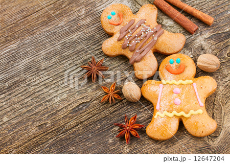 gingerbread men close up gingerbread men close up 12647204