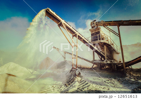Industrial crusher - rock stone crushing machine 12651613