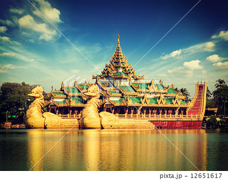 Karaweik barge at Kandawgyi Lake, Yangon Karaweik barge at Kandawgyi Lake, Yangon 12651617
