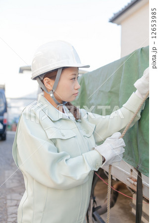 女性 トラック 作業 女性 トラック 作業 12653985