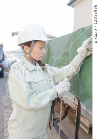 女性 トラック 作業 女性 トラック 作業 12653986