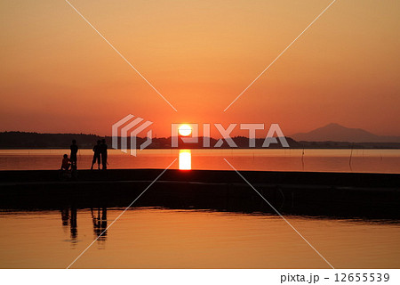 涸沼の夕日 12655539