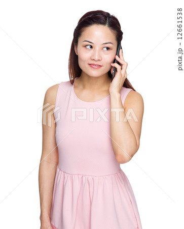 Woman talk to cellphone 12661538