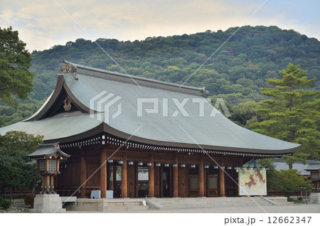 橿原神宮　外拝殿　畝傍山 12662347