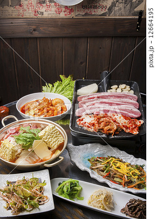韓国料理の食卓 12664195
