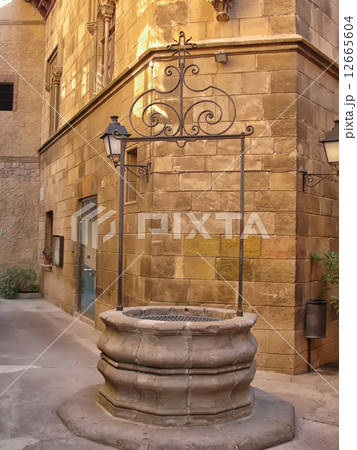 Old street in Barcelona 12665604