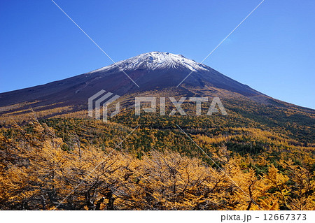 10月風景 富士山604富士スバルライン 奥庭の紅葉の写真素材 12667373 Pixta