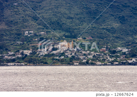 ストロンボリ島 12667624