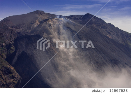 ストロンボリ島 12667628