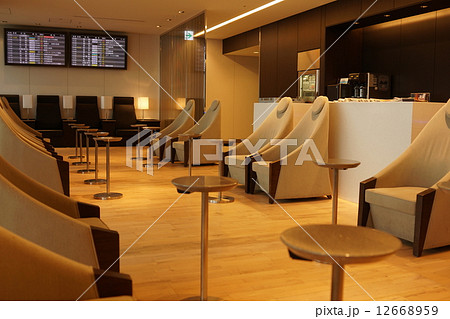 空港ラウンジ 12668959