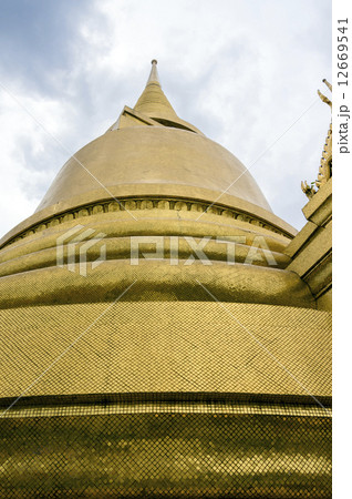 タイの王宮寺院 12669541