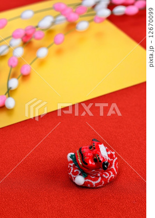 正月イメージ　獅子舞 12670099