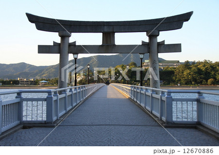 八百富神社の鳥居(蒲郡市竹島) 八百富神社の鳥居(蒲郡市竹島) 12670886